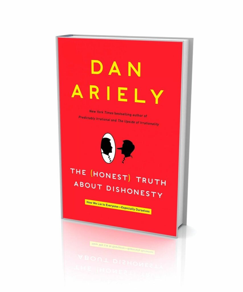 Dan Ariely on Duken yliopiston psykologian professori. Hän on naputellut jo monta kirjaa, joista jokainen on ehdottomasti lukemisen arvoinen. Ariely on mestari keksimään ovelia koeasetelmia, jotka paljastavat ihmisen raadollisen puolen.